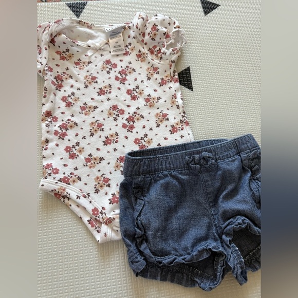 Nicole Miller|Baby girl cute outfit,white floral short sleeve bodysuit & shorts• - Picture 2 of 4